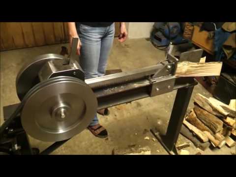 Видео: Первое испытание кинетического реечного   дровокола.