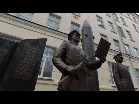 Видео: Ростов-на-Дону. Улица Ленина. Новый памятник около РАУ. И ещё некоторые дома и дворы. 20 ноября 2022