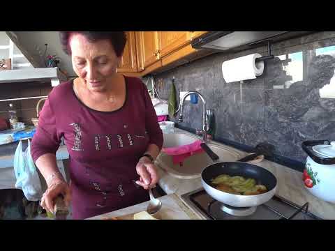 Видео: Мама готовит кушать