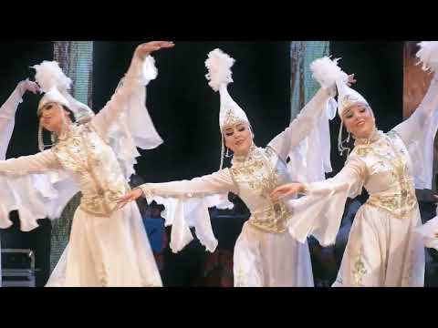 Видео: Ансамбль "Мирас" - Казахский танец "Ак кайындар" / "Белые березы"