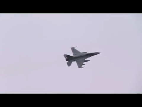 Видео: Първият български F-16 Block 70 кацна в авиобаза "Граф Игнатиево"