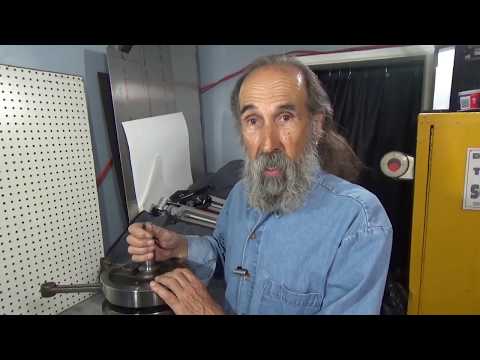 Видео: Установка маховика в корпус мотоцикла Harley Davidson Evo. Часть 1. Окончательная сборка.