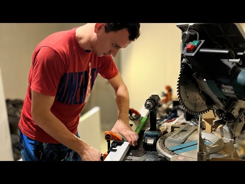 Видео: Установка межкомнатных дверей, врезка петель в коробку #профессиональныеуслуги  #установкадверей