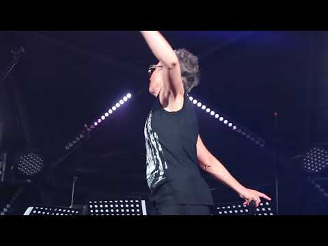 Видео: Сурганова и Оркестр _ Корабли