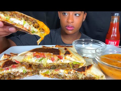 Видео: ASMR MUKBANG ДОМАШНЕЕ TACO BELL CRUNCHWRAP SUPREME + ОСТРЫЙ СЫРНЫЙ СОУС NO TALKING 먹방 EATING SHOW