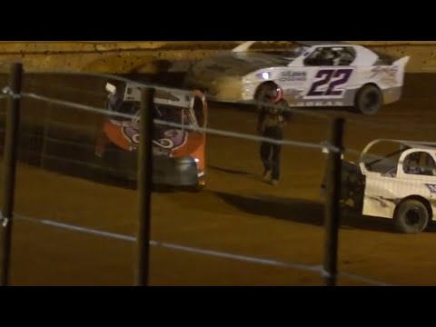 Видео: Лучшее из Dirt Track Tempers Flare 2024