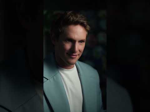 Видео: Бог весть, из чего вы сотканы... #алексейелистратов #софьяпарнок #стихи #поэзия  #revoльvers #рек