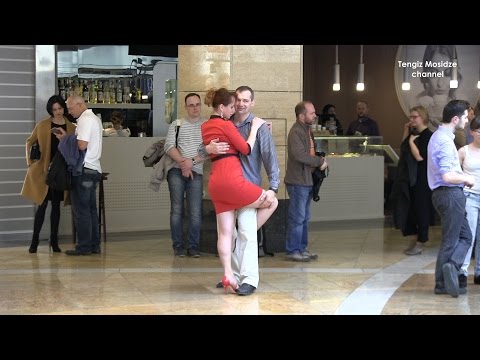 Видео: Real Russia. Tango flashmob in Moscow City.  Танго флешмоб в Москва Сити.