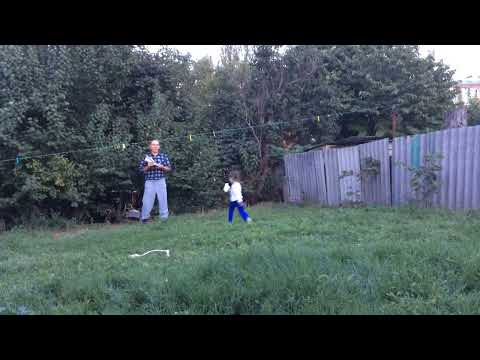 Видео: Илана у дедушки летом 2014