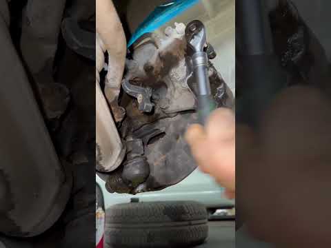 Видео: ЗАМЕНА ДАТЧИКА ABS на кабане W140 Mercedes