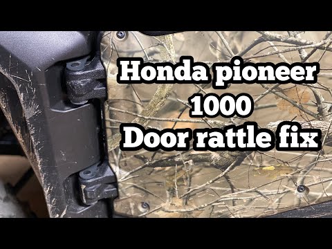 Видео: Устранение дребезжания двери Honda Pioneer 1000. Замена втулки.