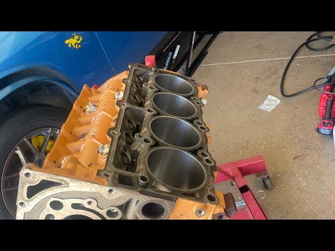 Видео: Как установить коленчатый вал Hemi 3-го поколения / коленчатый вал MMX-строкера в комплект Challe...