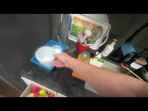 Видео: Алиса - лиса. Угощаю всех говядиной #лисяо #животные #милота #лиса #fox