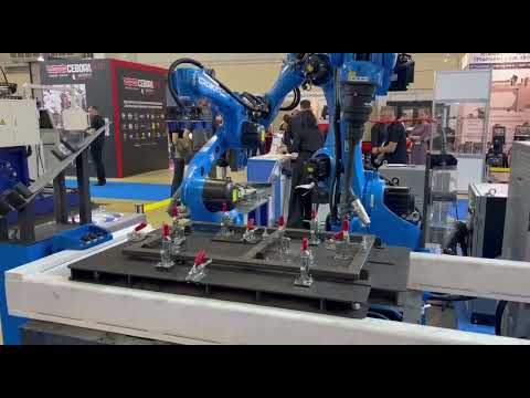 Видео: Робот CRP RA15-12 с пневматическим захватом