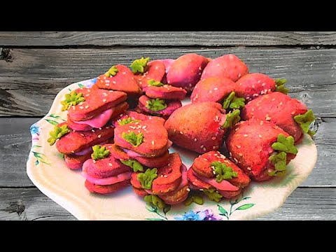 Видео: ПИРОЖНОЕ КЛУБНИКА! Без красителя! Как приготовить КЛУБНИЧНЫЕ печенье / How to cook STRAWBERRY CAKE!