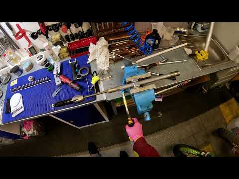 Видео: Сервис передней вилки SZC Hengjian Z300 с черным напылением