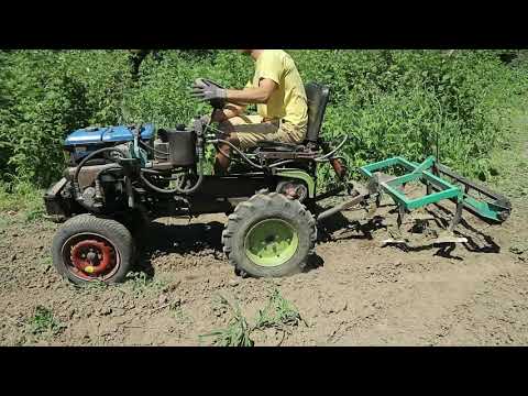 Видео: Культивація саморобним мототрактором Зубр 12кс.