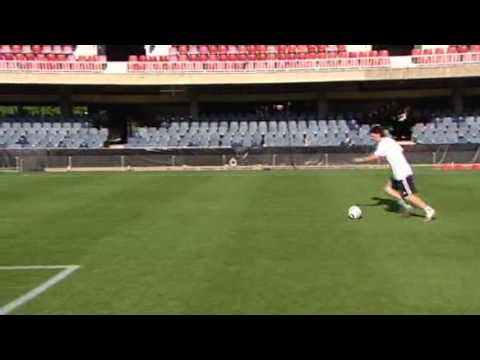 Видео: Месси. ведение мяча.flv