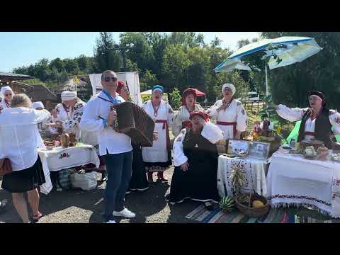 Видео: Послухайте як співають!!! Пробиває аж до сліз!!! «Ой у Вишневому саду»