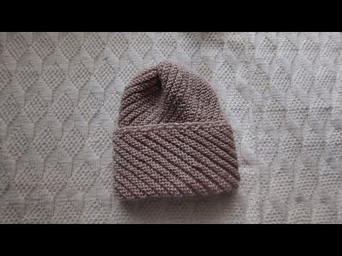 Видео: Самая популярная шапка всех времен. // Вязать легко и просто на двух спицах.//