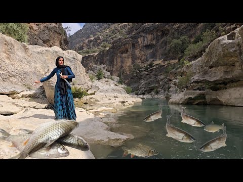 Видео: Кочевая жизнь в горах: опасная рыбалка, девушка-кочевница, бурная река и суровая природа🌊🐟