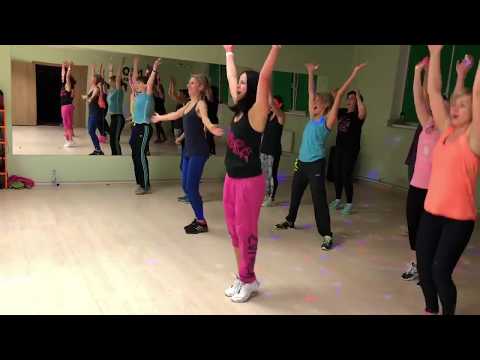 Видео: Zumba® Fitness "АЙ-Я-ЯЙ, ДЕВЧОНКА", Руки Вверх | WARM UP| Зумба с Леной Прудниковой