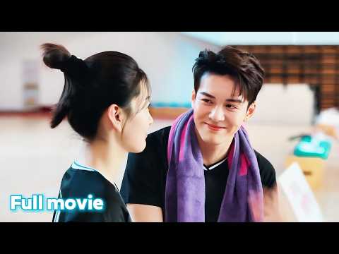 Видео: Золушка и босс на свидании в саду! Наутро узнал весь офис — очередь ухажёров!💥