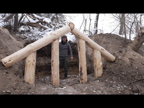 Видео: Построить в одиночку рыбацкую землянку за 10 дней, уютное и теплое место в дикой природе.
