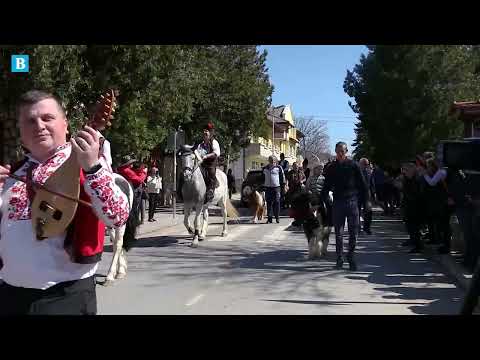 Видео: "Тодоровден по нашенски" празнуваха в село Баня (2024 г.)
