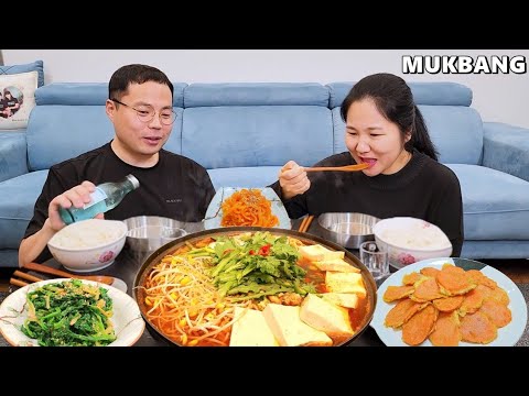 Видео: Корейская домашняя еда Донтэтанг (острый рыбный суп)ㅣMukbangㅣEating Show (Субтитры)