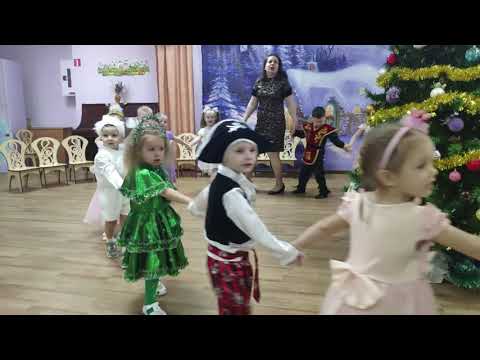 Видео: Новогодний праздник у детей средней группы "Сказка"