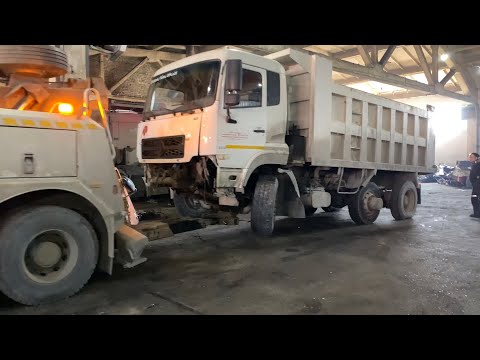 Видео: Замена двигателя на китайском самосвале. Установка двс WD615 от Хово на ДонгФенг вместо Cummins ISLe