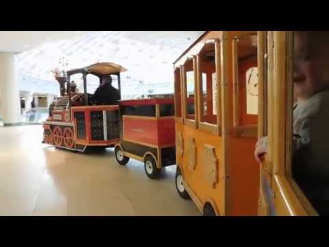 Видео: ТРЦ Вегас -  Покатушки на паровозике