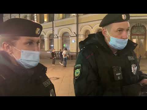 Видео: Люди отбили уличного музыканта от ментов