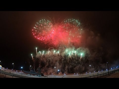 Видео: Фейерверк в честь 76-й годовщины победы в Сталинградской битве. Волгоград 02.02.2019