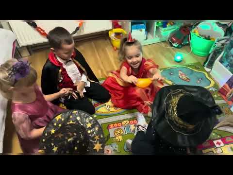 Видео: 👻 Хелловін з Дімасом! Татушки, зілля та гарбузові вафлі 🎃