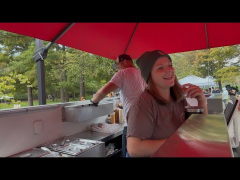 Видео: Торговля хот-догами #фургон с едой #хотдоги #уличнаяеда