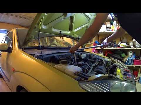 Видео: Ford Focus 1 - замена воздушного фильтра и свечей