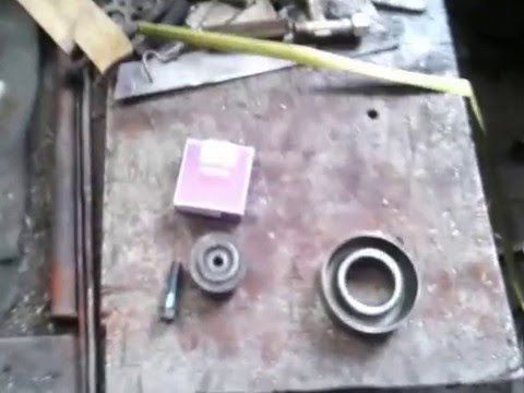 Видео: Ремонт обводного ролика ремня навесного оборудования Mitsubishi Outlander c двигателем 4G63