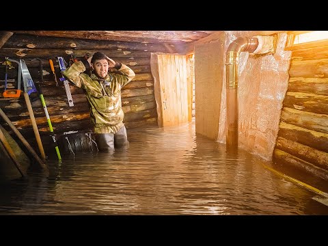 Видео: ЗАТОПИЛО ЗЕМЛЯНКУ! КАПЕЦ. НЕ МОГУ ЗАЙТИ ВО ВНУТРЬ. ОТКАЧИВАЮ ВОДУ. УЖИН НА КОСТРЕ.