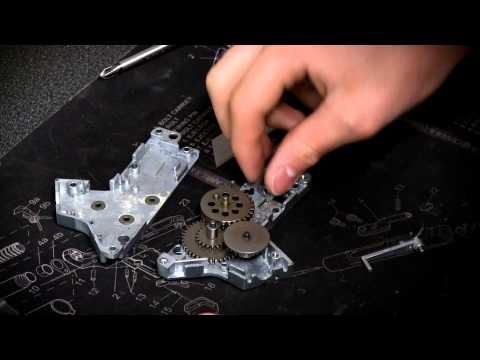 Видео: Как установить прокладку в коробку передач | Tech Talk | Fox Airsoft