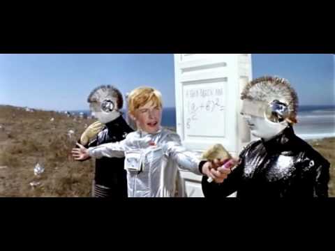 Видео: Отроки во Вселенной (1974) - 1 - Первый контакт