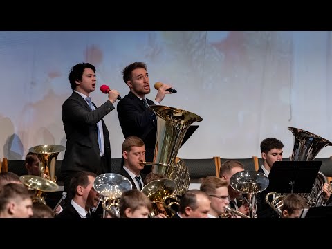 Видео: Пение «Рождество – это праздник света…» - Марк и Даниил