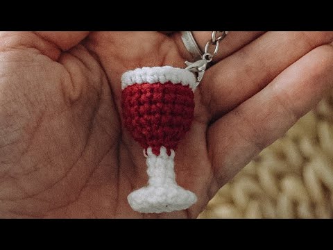 Видео: Б - бокал. мастер-класс по вязанию крючком бокала. Амигуруми брелок