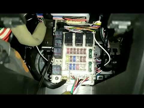 Видео: Как на прямую запустить бензонасос  Mitsubishi Лансер 9 с салонного блока предохранителей