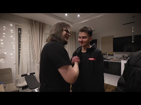 Видео: Команда Булкина подарила ему подарки на день рождения 😁☺