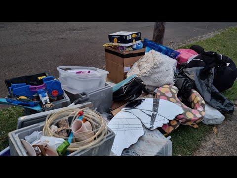 Видео: Я в шоке ! Тонну брендовых вещей выкинули на улицу ! Я загрузила машину.Не свалка , а бутик