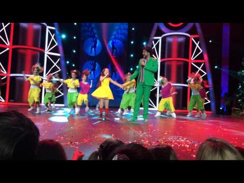 Видео: Филипп Киркоров и Эрика Мустяцэ "Это же жизнь" Рождественская Песенка 2014