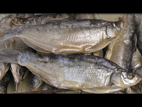 Видео: ИДЕАЛЬНЫЙ СПОСОБ ВЫМОЧИТЬ  СОЛЁНУЮ РЫБУ, Вяленая рыба,Как правильно засолить сколько вымачивать рыбу