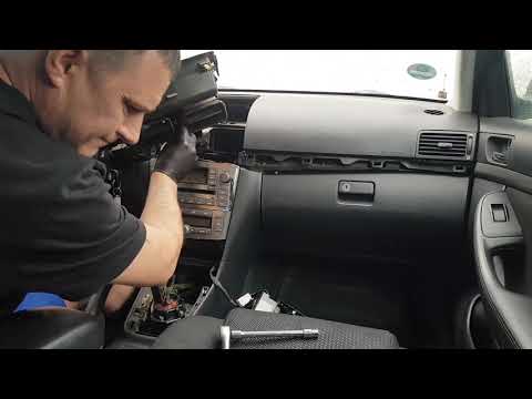 Видео: Toyota Avensis т25 Как снять магнитолу быстро и просто